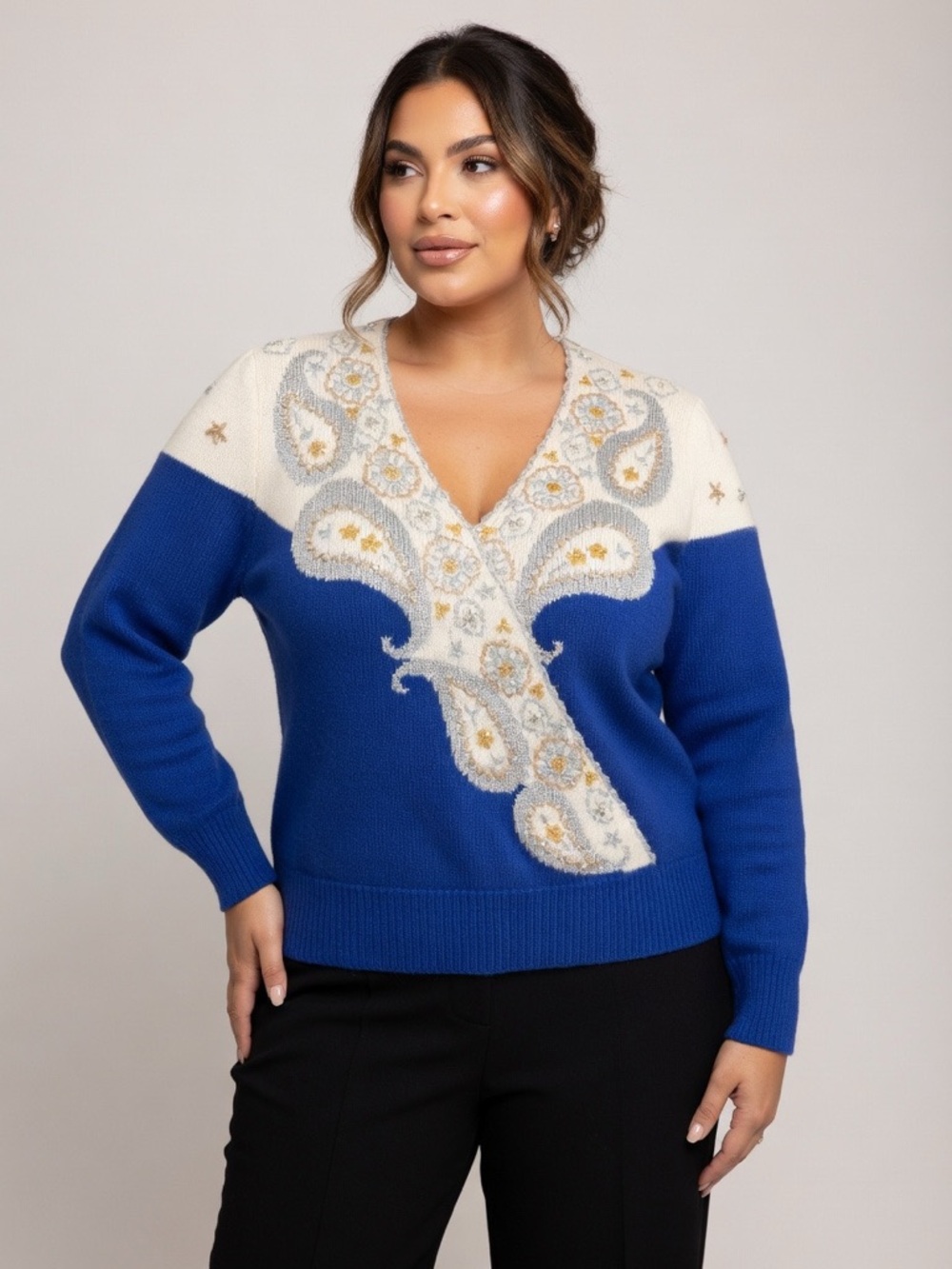 Vintage Jaclyn Smith Blue and Cream V-Neck Sweater sz L
